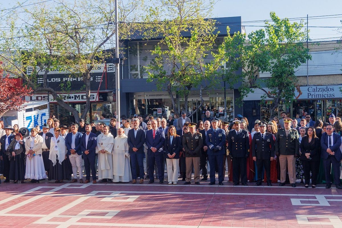 Una multitud participó del tradicional desfile cívico-militar-escolar. Una multitud participó del tradicional desfile cívico-militar-escolar.