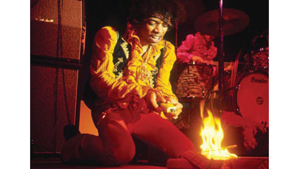El astro del rock, Jimi Hendrix, publica su primer disco solista.