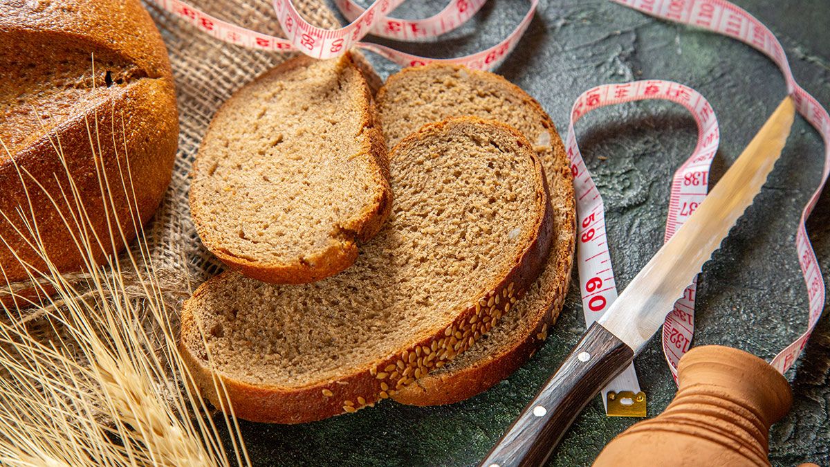 La celiaqu&iacute;a es una enfermedad autoinmune: cuando una persona cel&iacute;aca consume gluten &mdash;prote&iacute;na presente en trigo, cebada y centeno&mdash; su sistema inmunol&oacute;gico da&ntilde;a el intestino delgado, afectando la absorci&oacute;n de nutrientes esenciales. Cr&eacute;dito: Freepik.