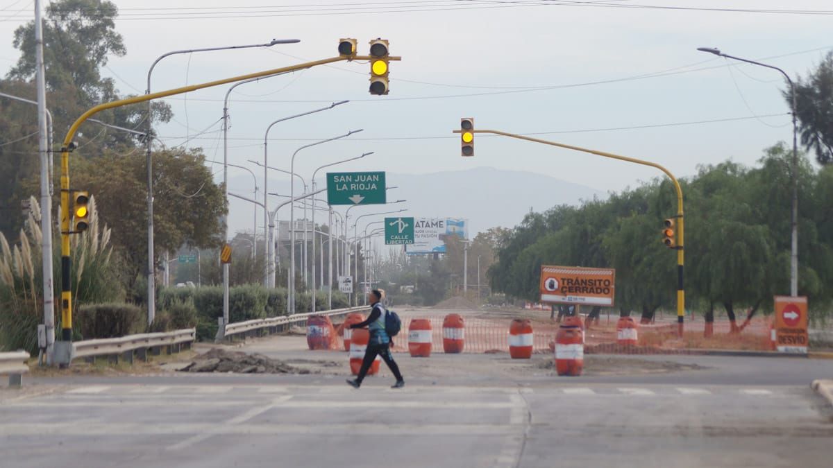 Otra vez están reparando losas de hormigón sobre el Acceso Norte
