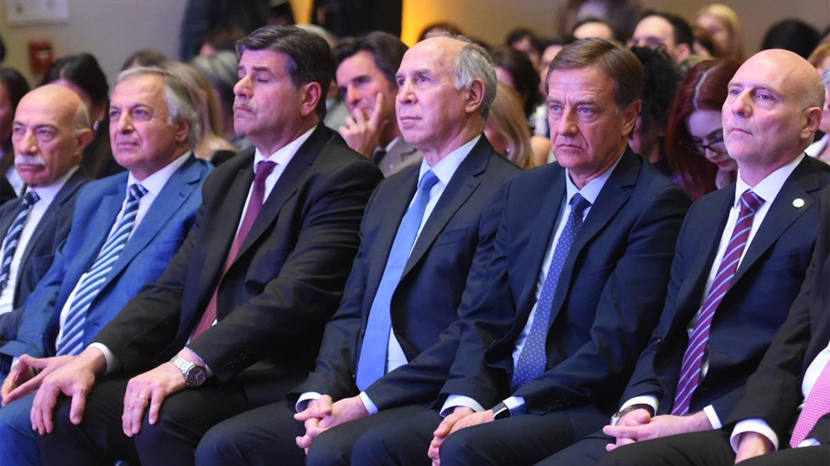 José Valerio, Alejandro Gullé, Mario Abed, Ricardo Lorenzetti, Rodolfo Suarez y Dalmiro Garay, quien se refirió al fallo sobre el ítem Aula.