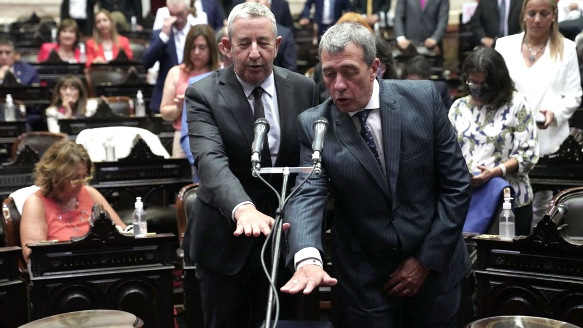 Julio Cobos y Adolfo Bermejo enfrentados en la votación del Presupuesto 2022.