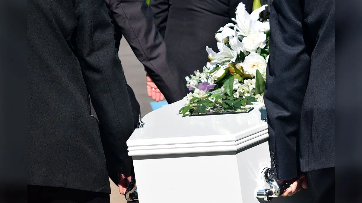 Costco tiene un sector en donde puedes observar los distintos tipos de ataúd. Costco tiene un sector en donde puedes observar los distintos tipos de ataúd.