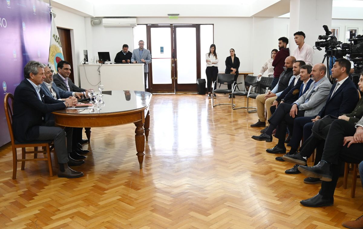 El acto por IMPSA. Facundo Correa Llano, en primera fila. El acto por IMPSA. Facundo Correa Llano, en primera fila.