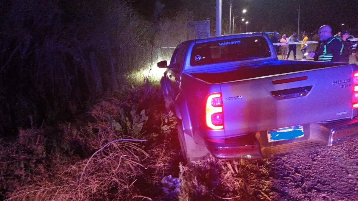 La camioneta donde encontraron a la víctima del crimen. La camioneta donde encontraron a la víctima del crimen.