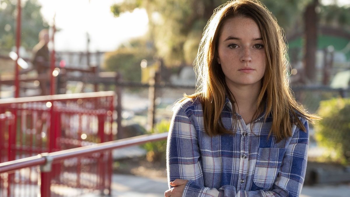 Kaitlyn Dever interpreta a Marie Adler en Inconcebible, miniserie de Netflix.