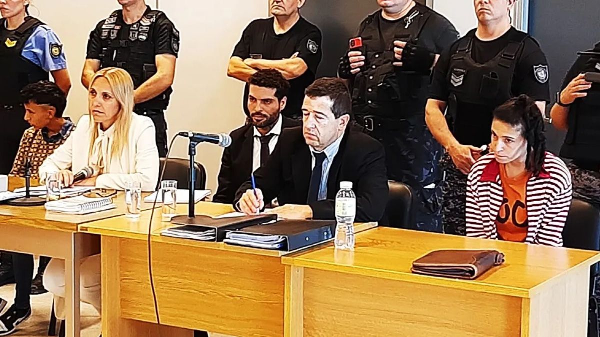 En el inicio del juicio, en La Pampa, las imputadas por el homicidio del niño Lucio Dupuy, se sentaron en cada extremo junto a los abogados defensores