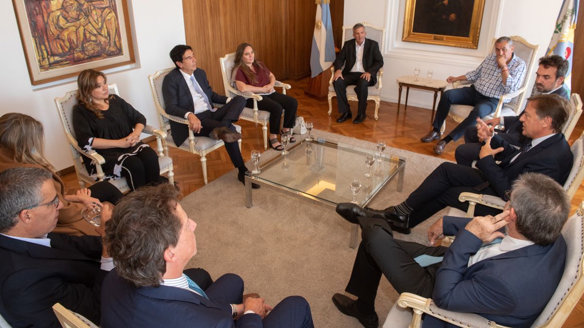 Carlos Melconian y su equipo  estuvieron en Casa de Gobierno con Rodolfo Suarez y otros funcionarios.