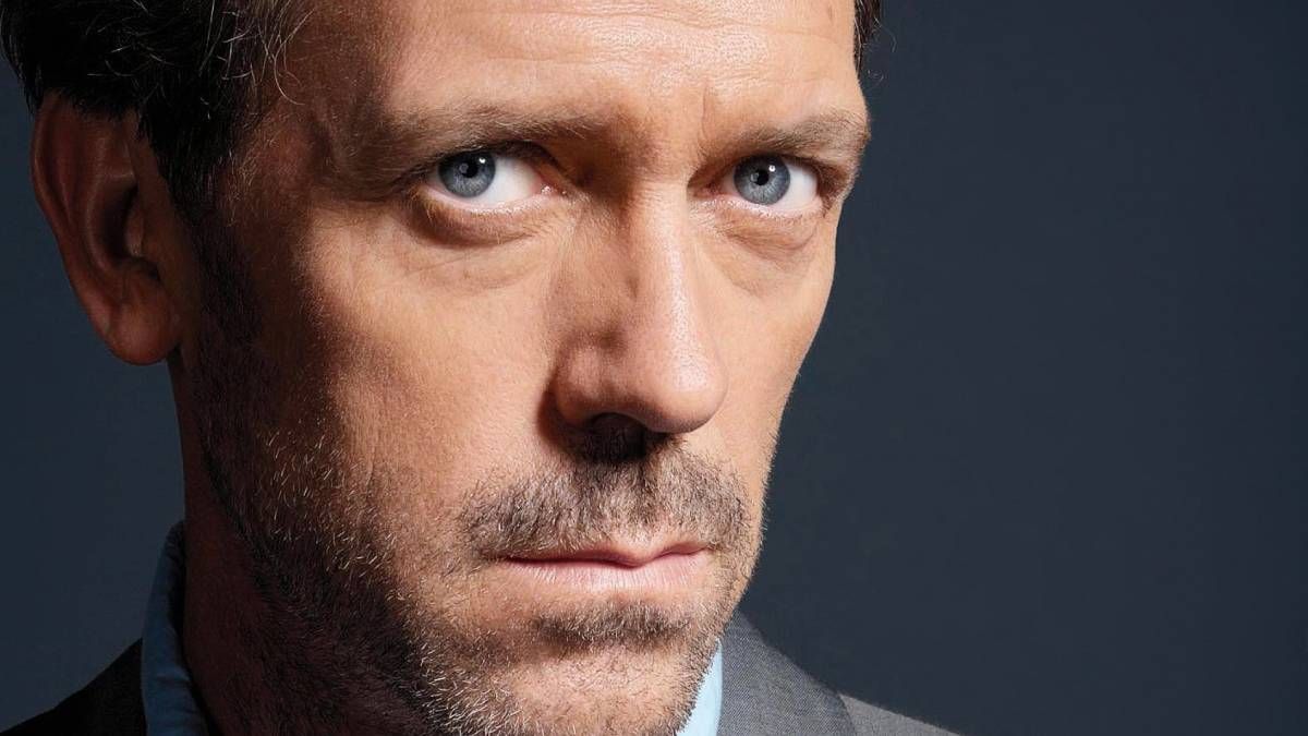 Hugh Laurie brilla en Netflix con La luz que no puedes ver.