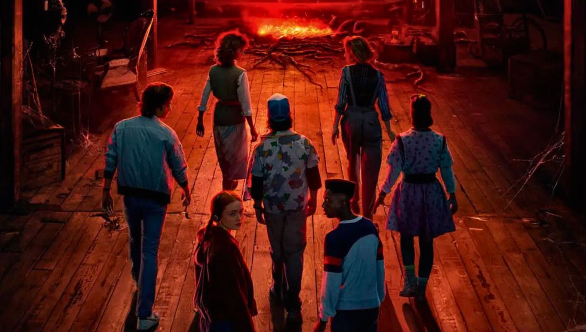 La trama de la serie Stranger Things comienza después de la extraña desaparición de un niño en el resplandor de la noche. La trama de la serie Stranger Things comienza después de la extraña desaparición de un niño en el resplandor de la noche.