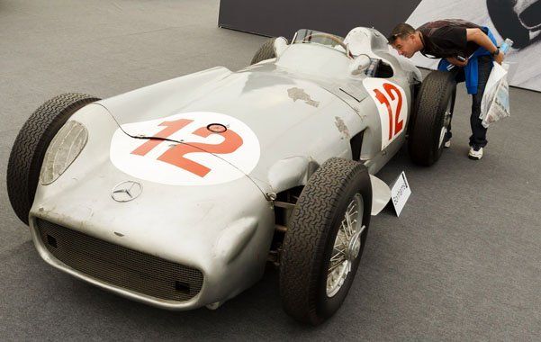 Un auto de Fangio fue subastado en una cifra récord: 29,6 millones de dólares