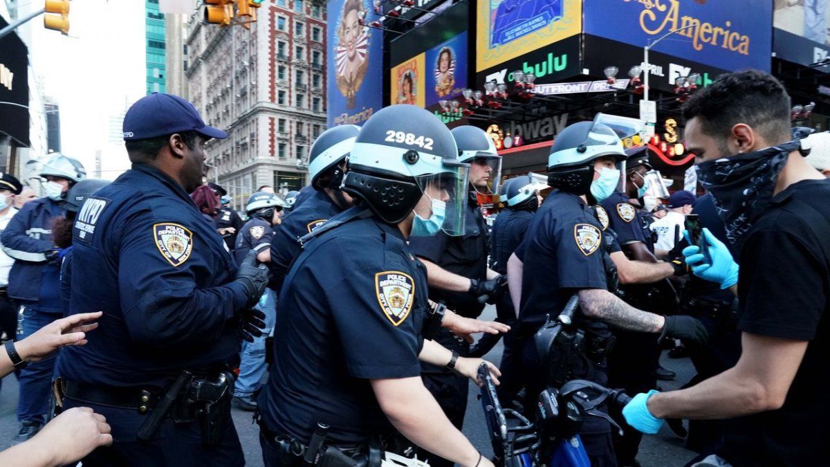 Violencia. Un hombre intentó estrangular a un policía.