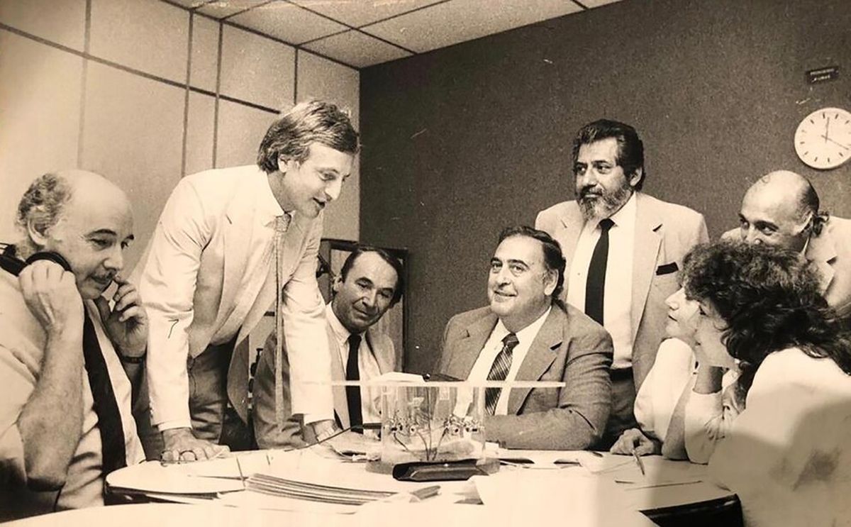 Mesa de Noticias, con Juan Carlos Mesa, fue una de las revoluciones que produjo Fernando Marín en la televisión argentina. Mesa de Noticias, con Juan Carlos Mesa, fue una de las revoluciones que produjo Fernando Marín en la televisión argentina.