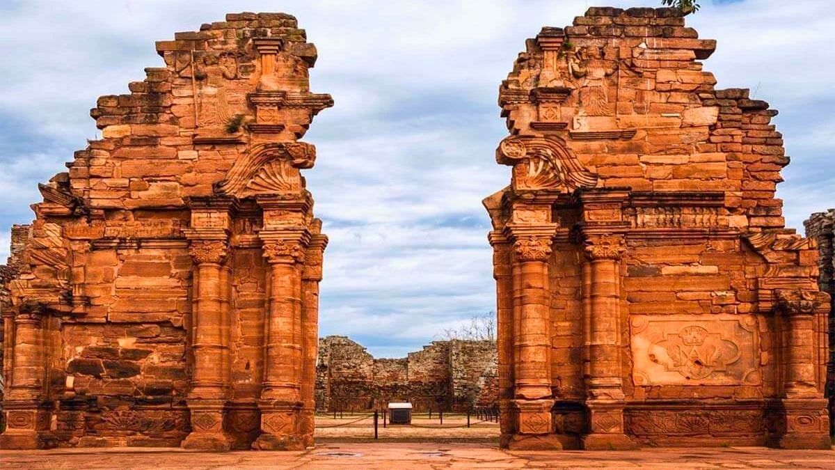 Las ruinas son el principal atractivo de este pueblo. Las ruinas son el principal atractivo de este pueblo.