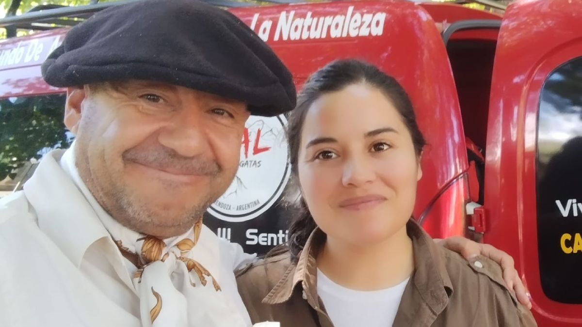 Jorge Leiva junto a la guía Brenda González.
