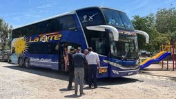 Un micro con 60 pasajeros mendocinos fueron asaltados en la Ruta 71 en Chile, cuando volvían de hacer compras en ese país. Un micro con 60 pasajeros mendocinos fueron asaltados en la Ruta 71 en Chile, cuando volvían de hacer compras en ese país.