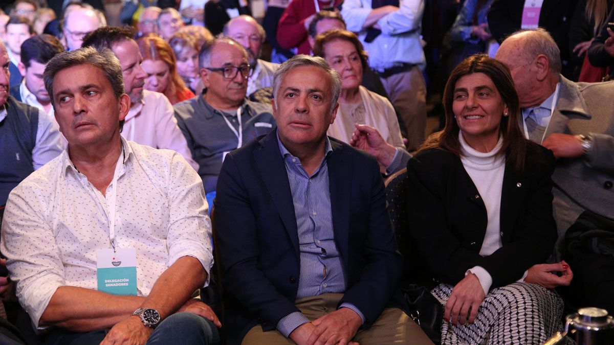 Alfredo Cornejo y Mariana Juri en una de las primeras filas de la Covención Radical.