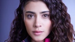 La actriz Juanita Molina la rompe como Romina Poderosa, la exitosa serie de Netflix.