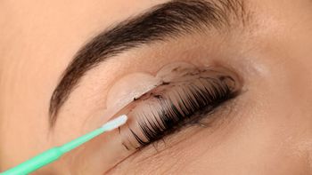 ¿Cómo cuidar las pestañas después de hacerse lifting o extensiones? ¿Cómo cuidar las pestañas después de hacerse lifting o extensiones?
