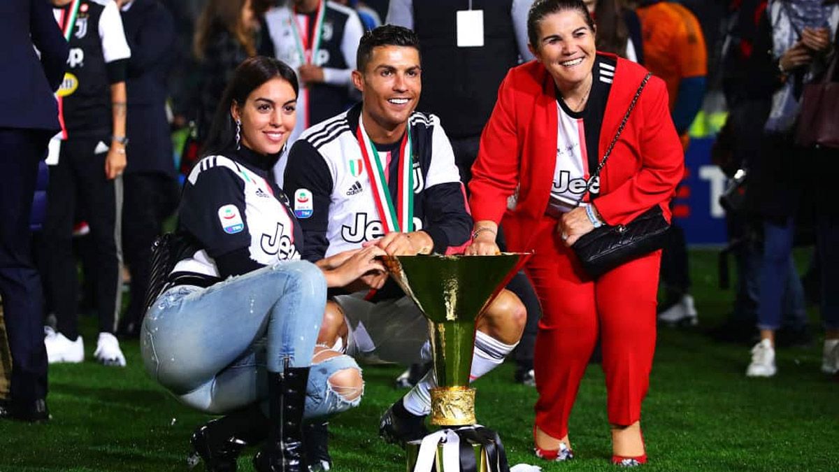 La mamá de Cristiano reveló en qué club quiere verlo jugar antes de morir