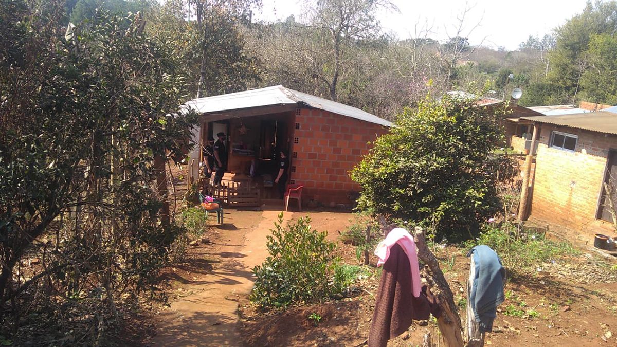 El hombre fue encontrado en el interior de la vivienda, en Posadas, con distintas heridas heridas y con signos de haber sufrido torturas