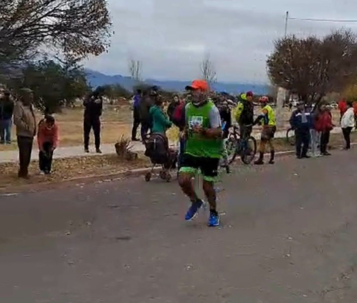 Años atrás, Ariel podía correr y se anotaba en todas las carreras. Hasta que lo afectó el Síndrome de Guillain-Barré. Años atrás, Ariel podía correr y se anotaba en todas las carreras. Hasta que lo afectó el Síndrome de Guillain-Barré.