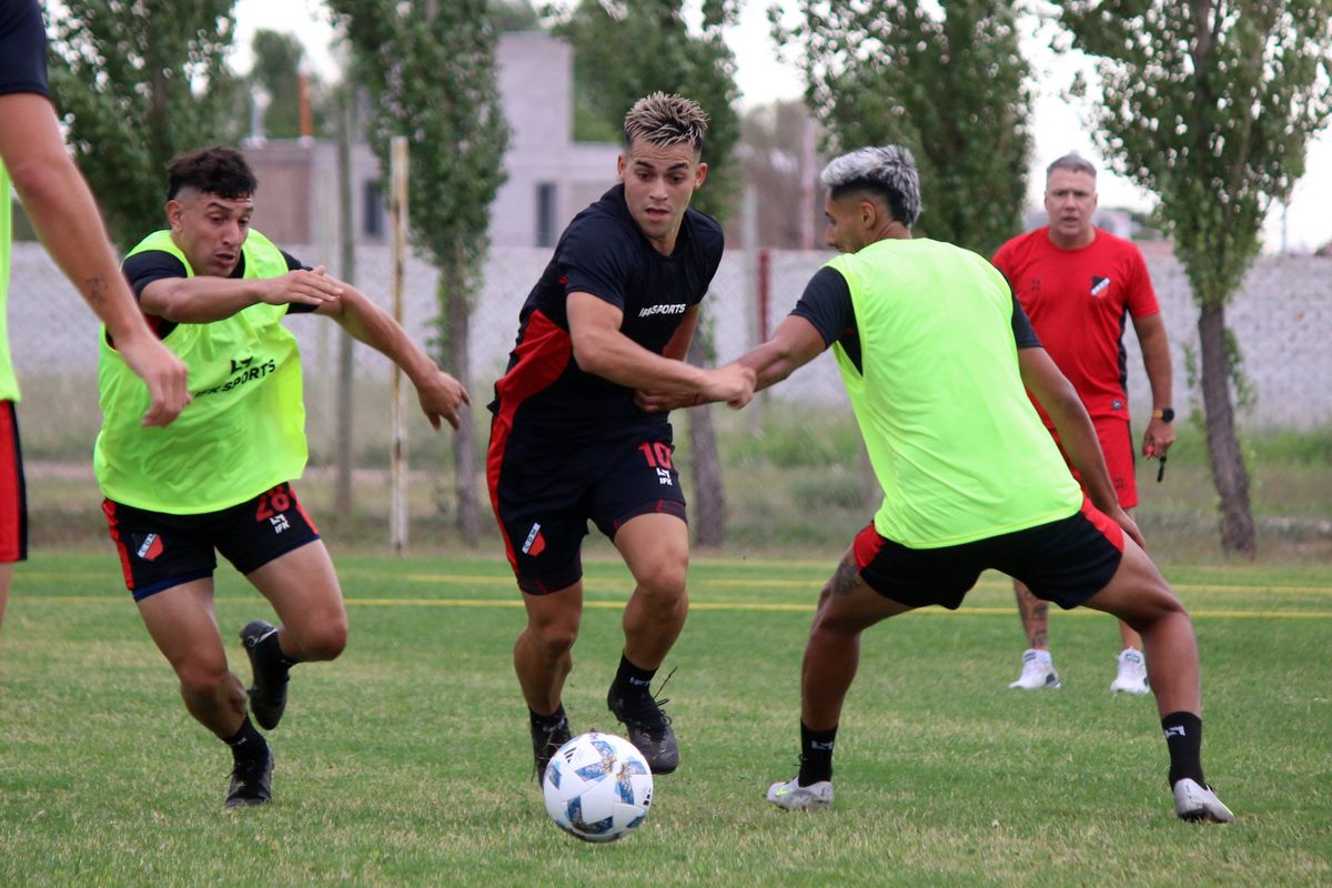 Deportivo Maipú cerró la semana a menos de un mes del debut en la Primera Nacional Deportivo Maipú cerró la semana a menos de un mes del debut en la Primera Nacional