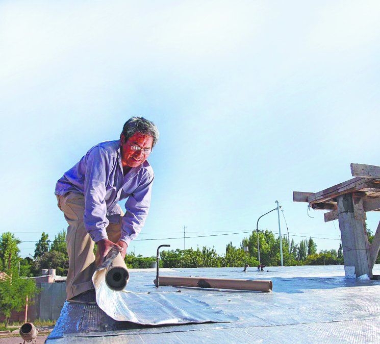 Creció 30 por ciento la demanda para arreglar techos en Mendoza