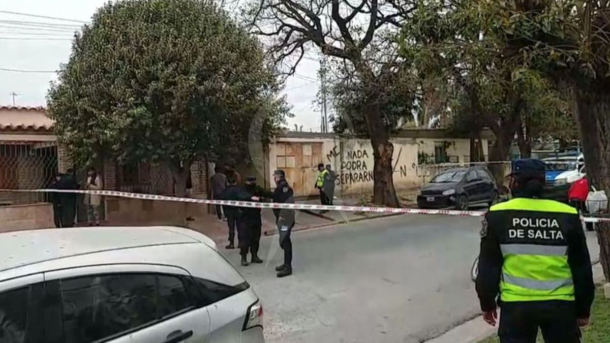 El hombre llegó a la casa de su expareja, en el Barrio El Tribuno, en la capital salteña, y la asesino a puñaladas para luego suicidarse, lo que provocó alarma entre los vecinos