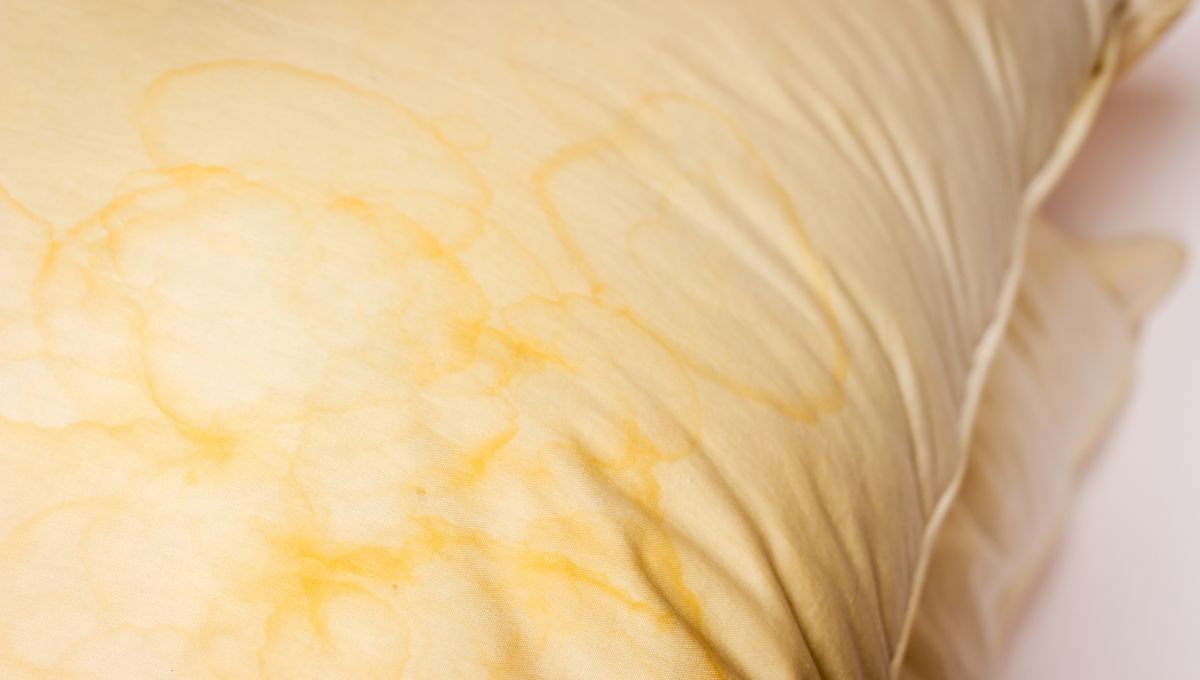 Las manchas amarillas y marrones en las almohadas suelen ser provocadas por la saliva.&nbsp;