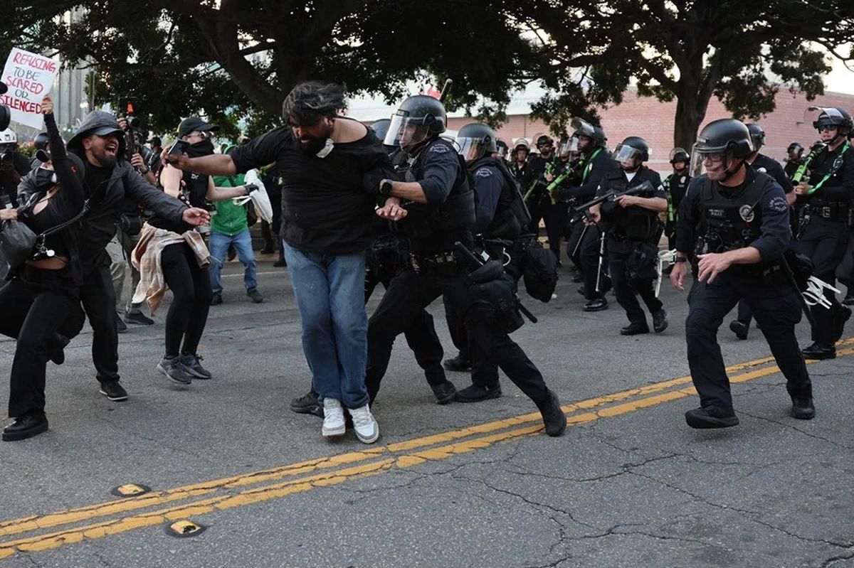 Las protestas en Los Ángeles el mes pasado, donde hubo toque de queda (Archivo). Crédito: EFE. Las protestas en Los Ángeles el mes pasado, donde hubo toque de queda (Archivo). Crédito: EFE.
