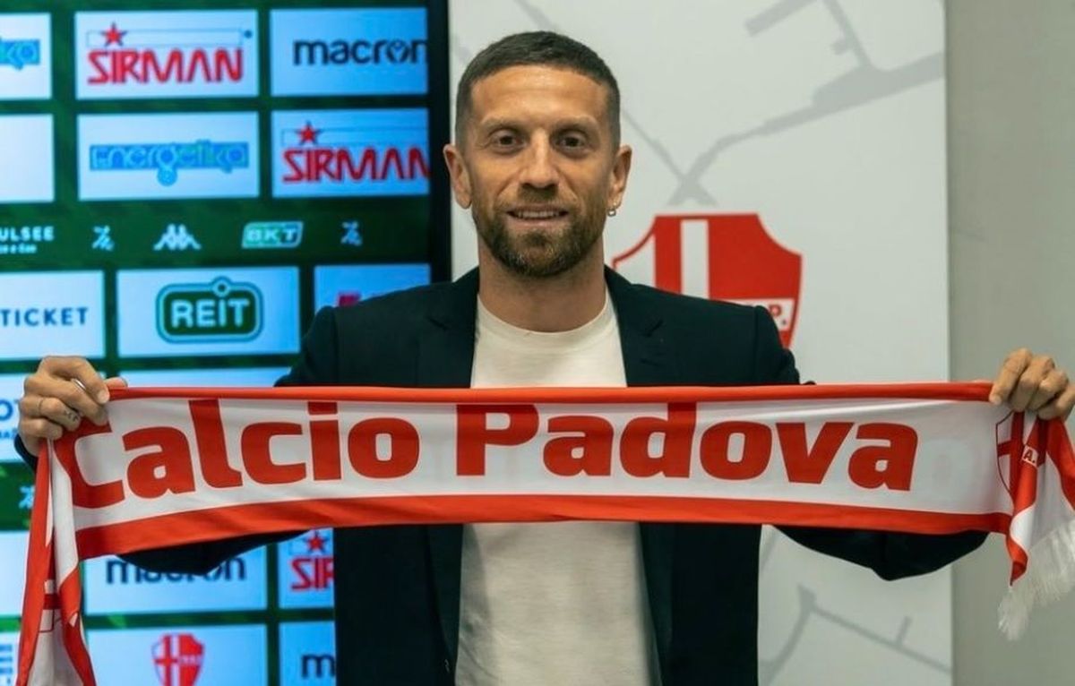 Tras dos años fuera de las canchas, vuelve el Papu Gómez a jugar un partido oficial en Italia