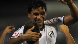 Tito Ramírez marcó un doblete en la victoria de Quilmes