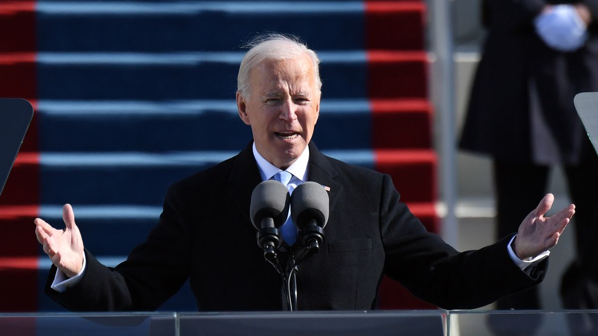 Joe Biden juró hoy como el flamante presidente de Estados Unidos ante el titular de la Corte Suprema del país, John Roberts, y asumió formalmente a los 78 años el Poder Ejecutivo durante los próximos cuatro años.