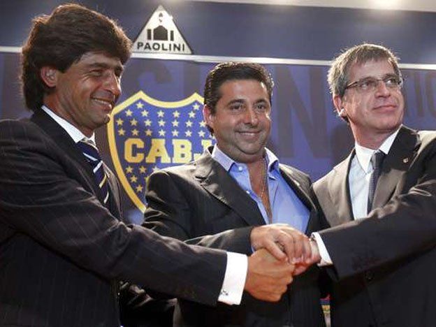 Socios denuncian a Angelici por manejos oscuros con el Barcelona