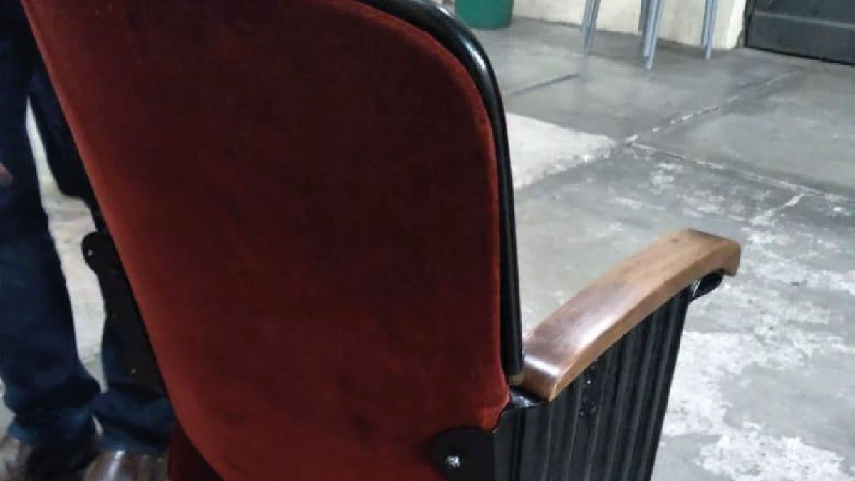 Una butaca ya restaurada. Una butaca ya restaurada.