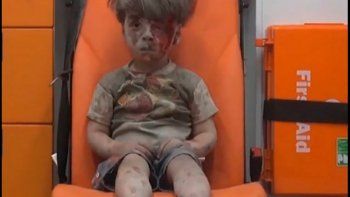 La foto que entristece al mundo: Omran, el nene que se volvió símbolo de los bombardeos en Siria