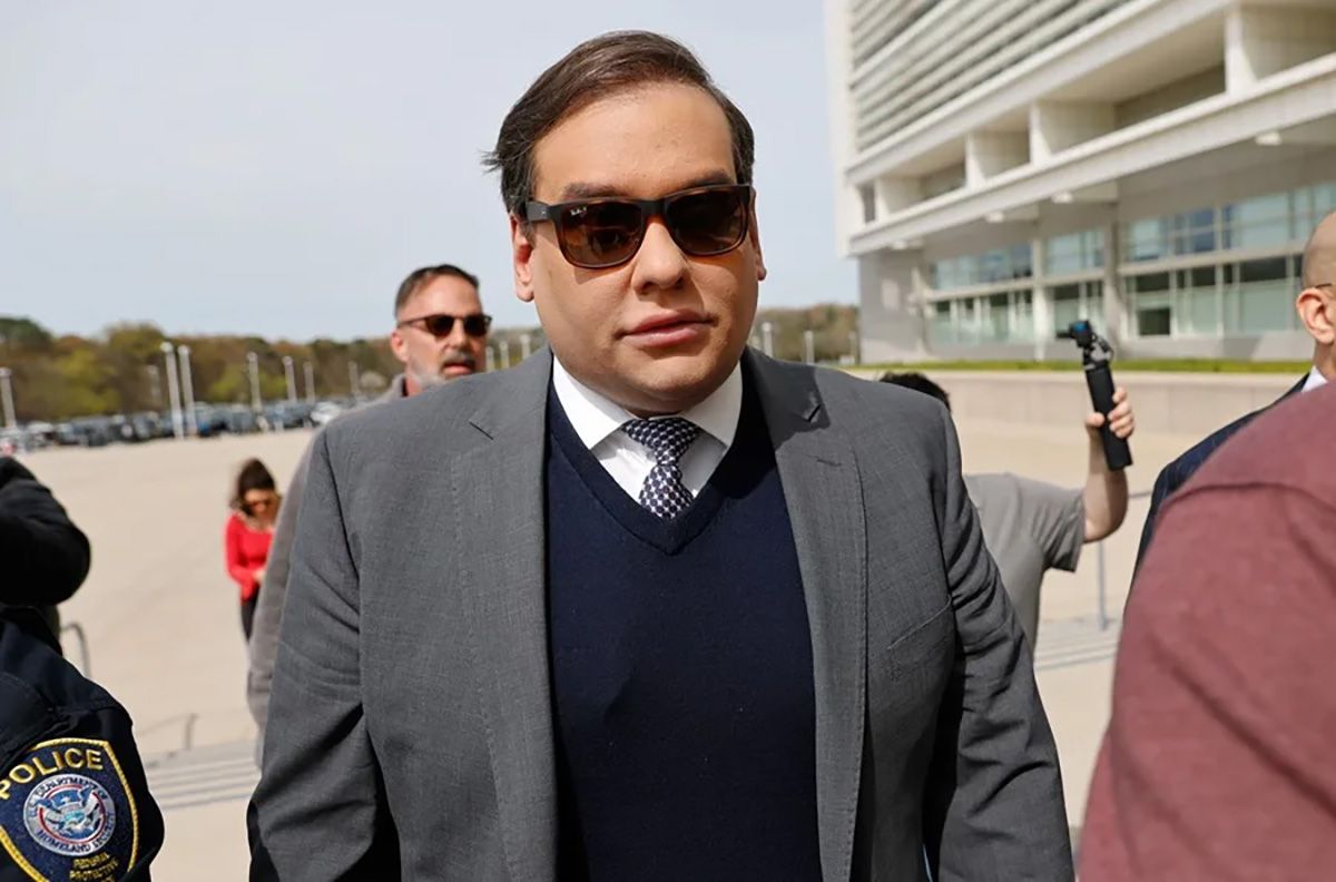 El excongresista republicano por Nueva York, George Santos, fue condenado este viernes a siete años de prisión en Estados Unidos. Crédito: EFE/EPA/ Peter Foley.