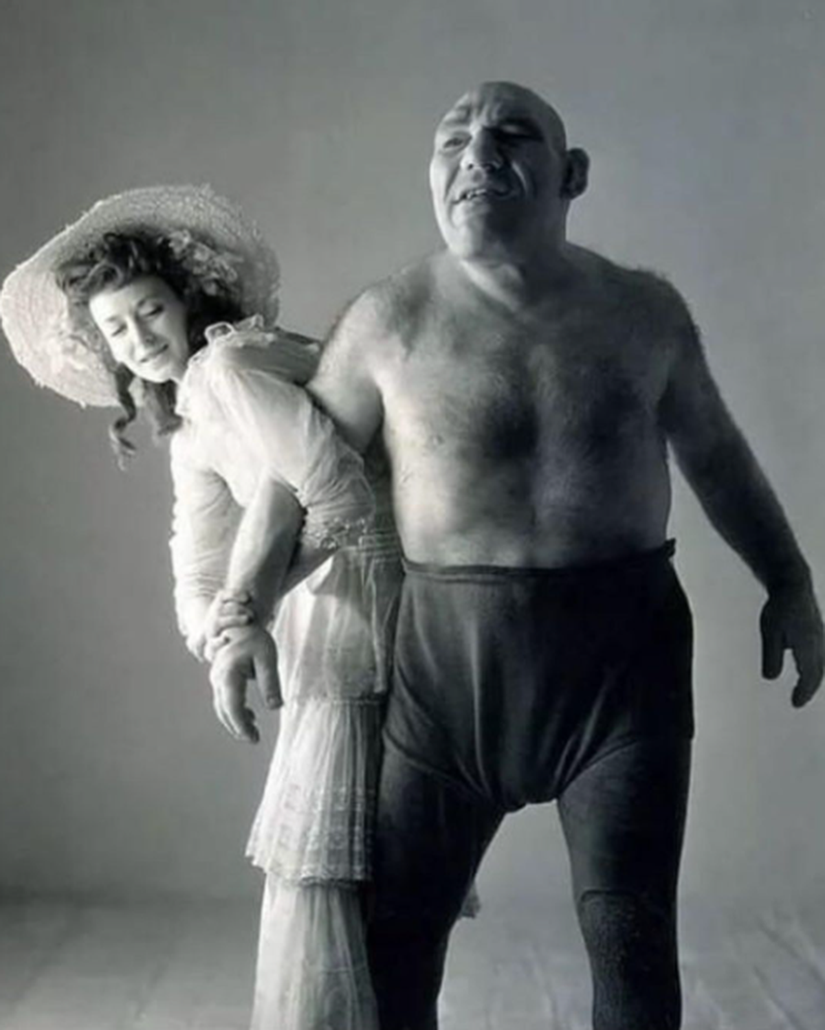 Desde la productora Dreamworks nunca confirmaron que la apariencia de Shrek se inspiró en el luchador que padecía acromegalia. Desde la productora Dreamworks nunca confirmaron que la apariencia de Shrek se inspiró en el luchador que padecía acromegalia.