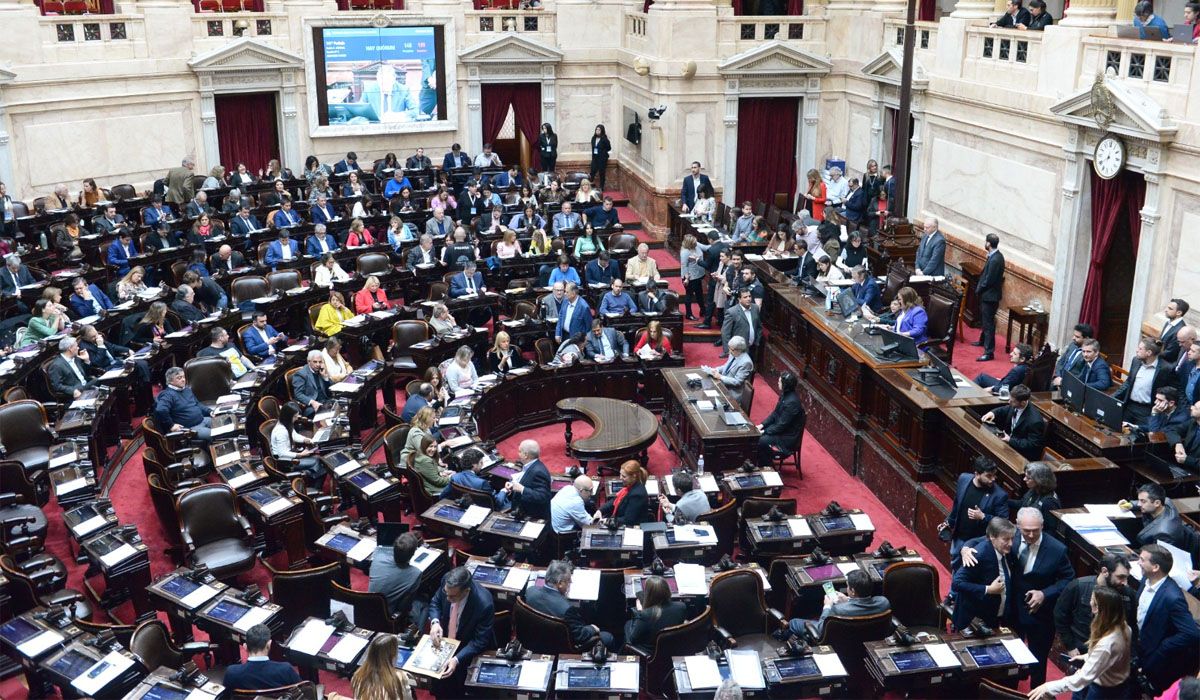 Con 134 votos afirmativos, 40 negativos y 18 abstenciones, se aprobó el Sistema Integral de Cobertura y Promoción de Créditos Hipotecarios. Con 134 votos afirmativos, 40 negativos y 18 abstenciones, se aprobó el Sistema Integral de Cobertura y Promoción de Créditos Hipotecarios.