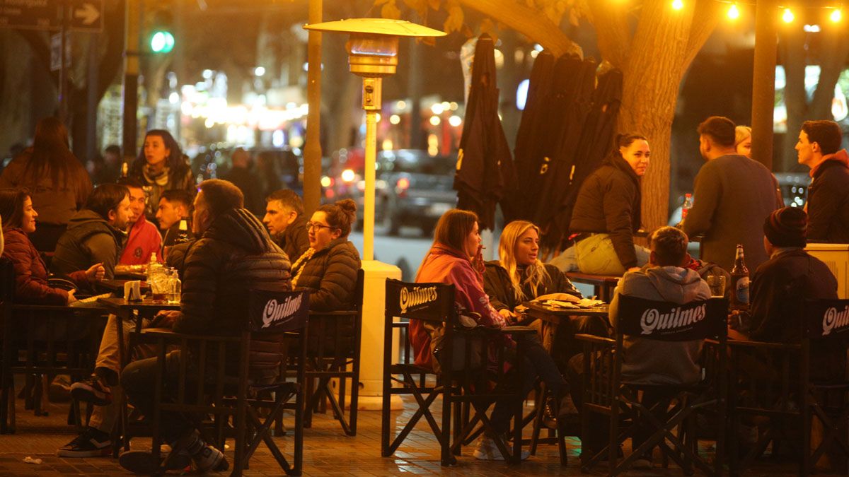 Celebrar el Día del Amigo en Mendoza parte de un gasto promedio de $7.000.