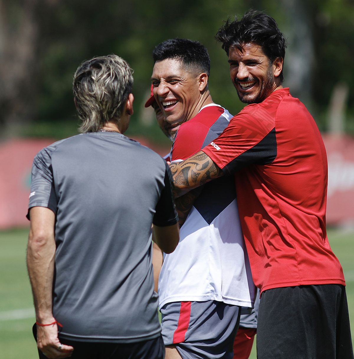 Enzo Pérez firmó con Estudiantes y se reencontró con Marcos Angeleri, ex compañero y hoy director deportivo Enzo Pérez firmó con Estudiantes y se reencontró con Marcos Angeleri, ex compañero y hoy director deportivo