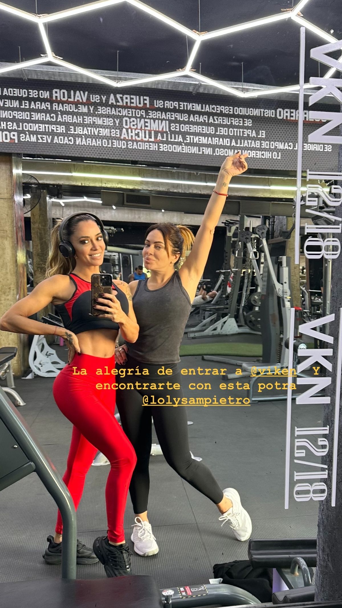 Desde el gimnasio, Claudia Ciardone decreta que las calzas se llevan ultra ceñidas y redcore. Desde el gimnasio, Claudia Ciardone decreta que las calzas se llevan ultra ceñidas y redcore.