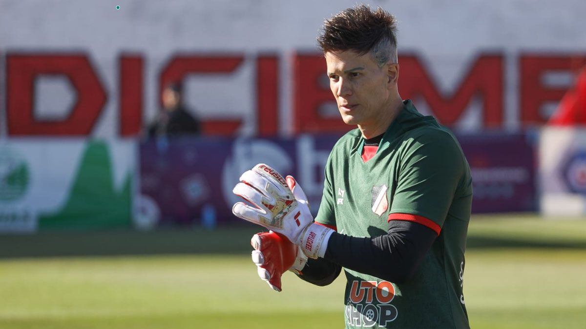 Sebastián Sosa debutó en el arco maipucino.