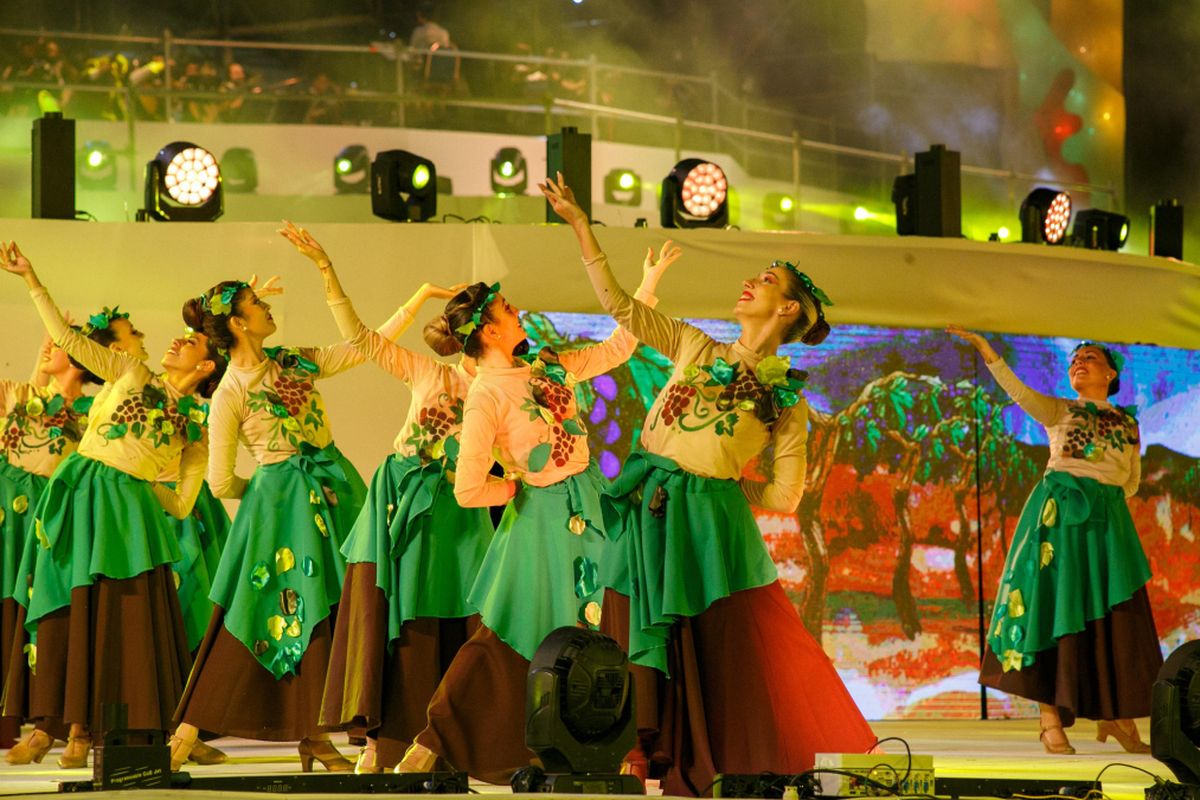 Canal 7 transmite en vivo y en directo las fiestas departamentales bajo el lema de Sentí Vendimia. Canal 7 transmite en vivo y en directo las fiestas departamentales bajo el lema de Sentí Vendimia.