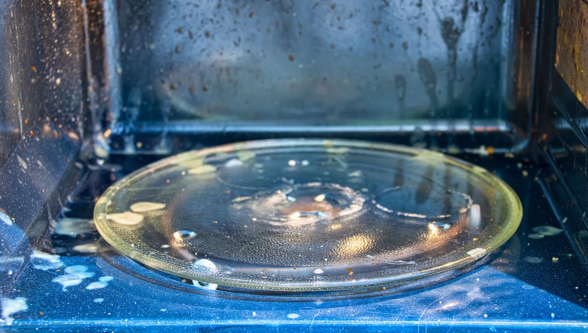 El truco definitivo: cómo limpiar el microondas con vinagre, en 5 minutos y sin frotar