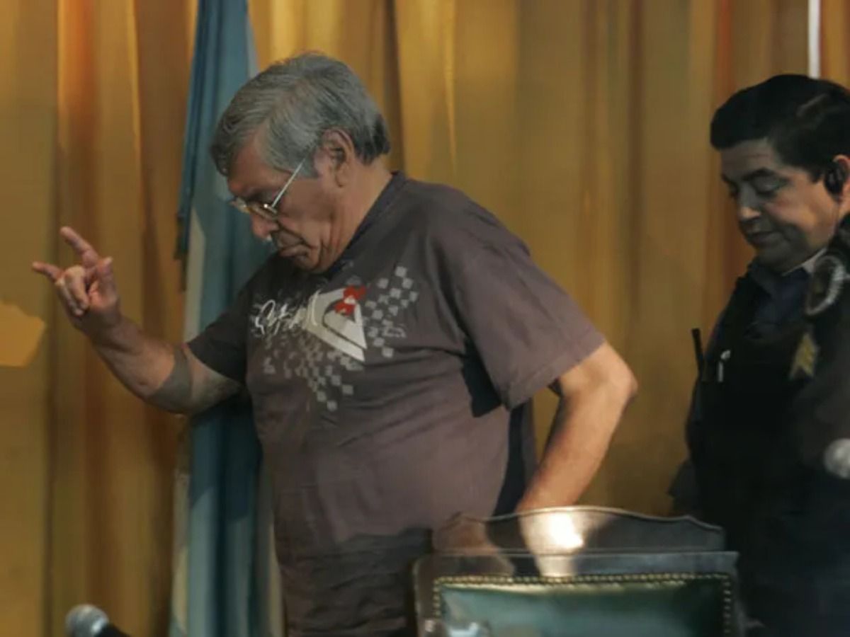 Celustiano Lucero y el gesto que hizo cuando lo condenaron a perpetua por el asesinato de Urondo. Celustiano Lucero y el gesto que hizo cuando lo condenaron a perpetua por el asesinato de Urondo.