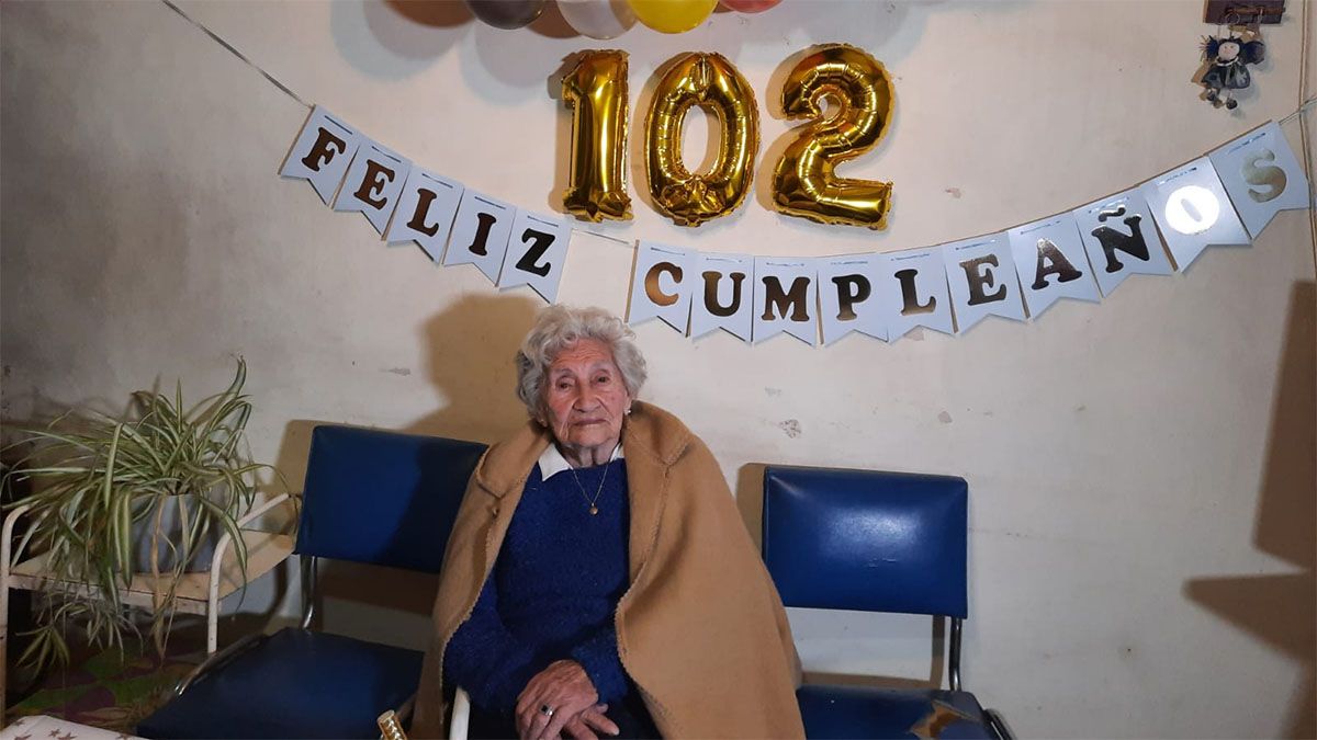 Cumplió 102 años y asegura que busca novio