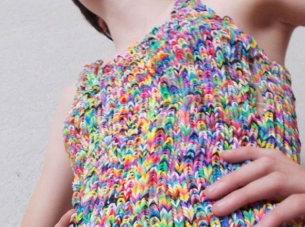 Vendió en casi $4 millones un vestido hecho con elastiquines