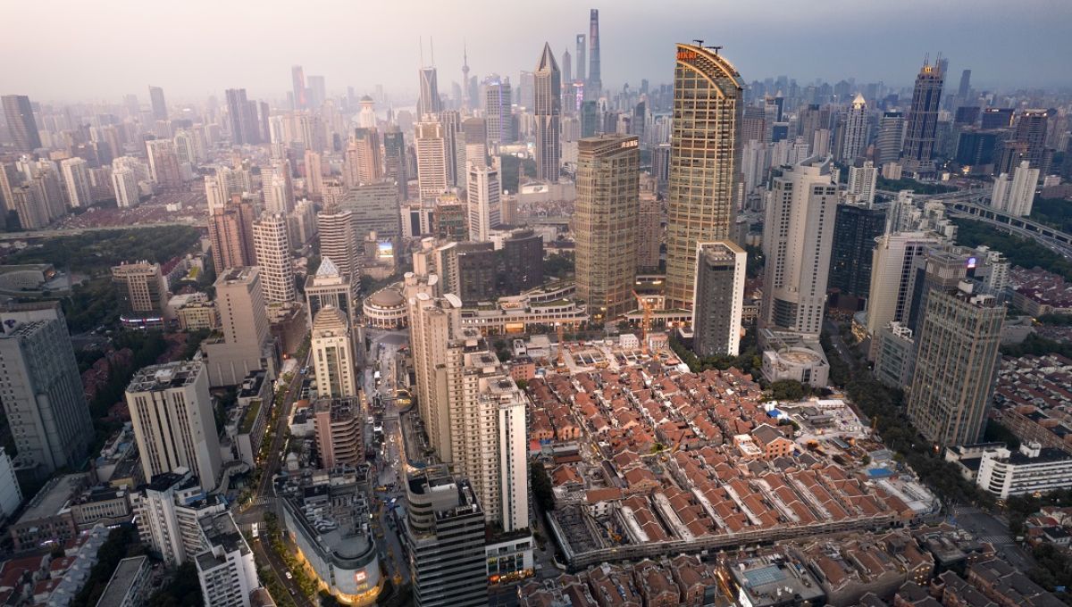 China demuestra que cuando la tecnología y la voluntad se unen, los límites del urbanismo se redefinen, y edificios centenarios pueden literalmente caminar hacia el futuro. China demuestra que cuando la tecnología y la voluntad se unen, los límites del urbanismo se redefinen, y edificios centenarios pueden literalmente caminar hacia el futuro.